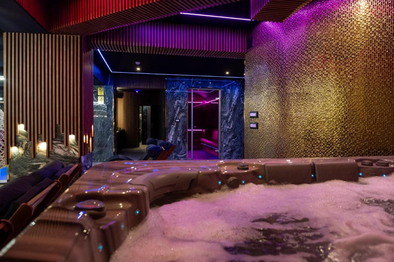 Uve Residence & Spa Piatra Neamţ Zimmer foto